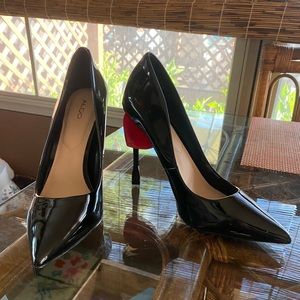 Aldo size 8 /38 black heart stiletto New.